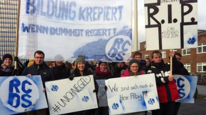 RCDS und JU demonstrieren für eine bessere finanzielle Ausstattung der Hochschulen.