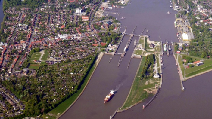 Schleuse in Brunsbütel (Bild: Wikipedia: UlrichAAB)